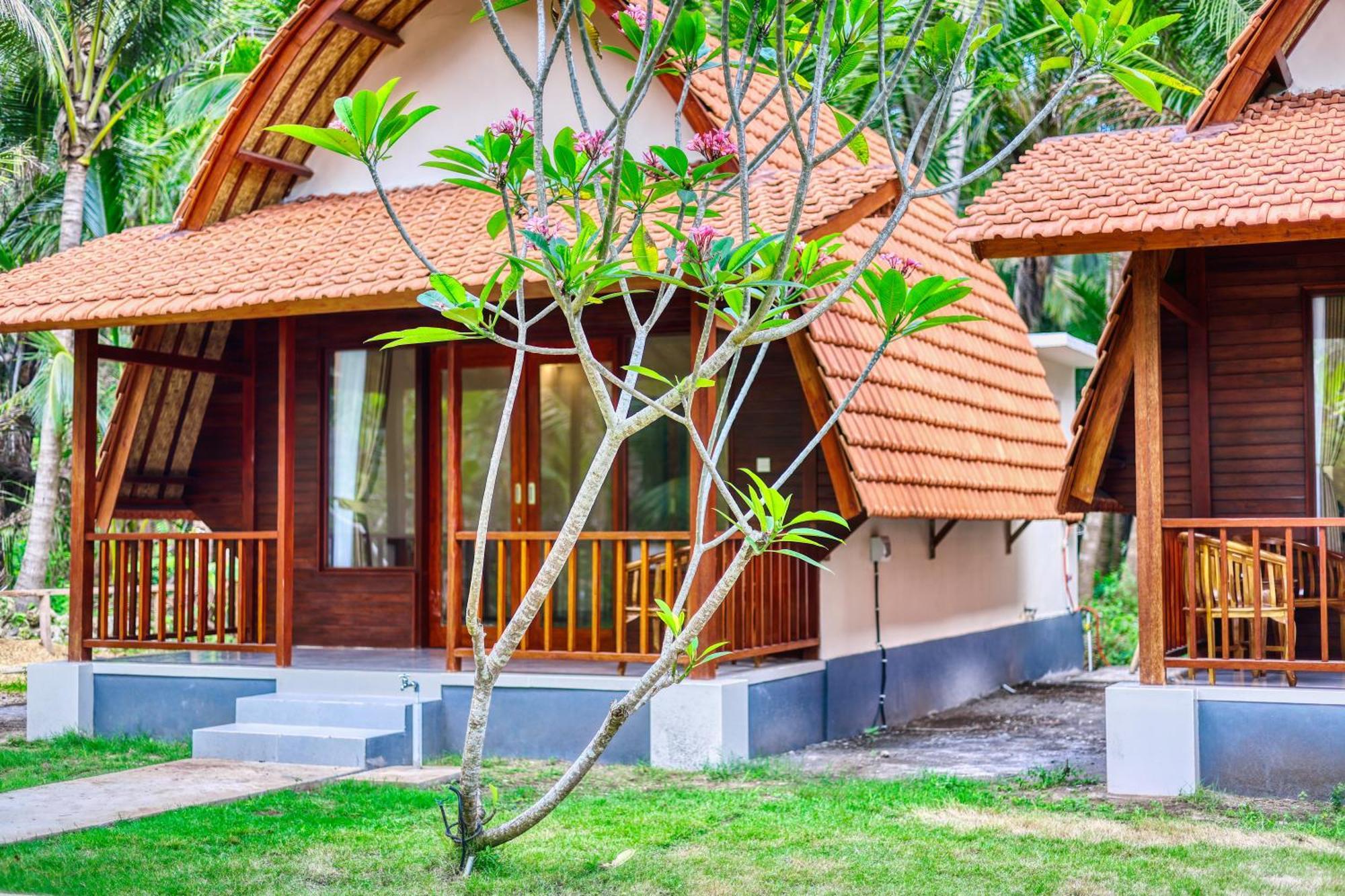 Ferienwohnung Puri Yalus Bungalow Toyapakeh Exterior foto